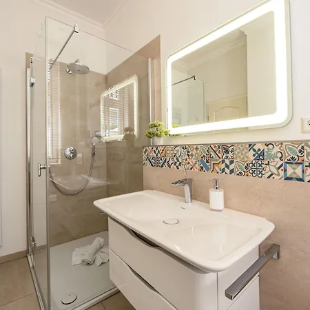 Li - 01 Herzmuschel Villa